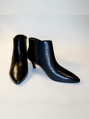 CLARKS Linvale Sea Ankle Kitten Heel Soft Black Leather Booties Women’s Size 6.5